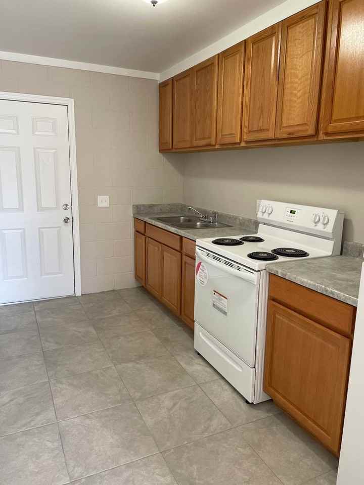 2447 Gervais St 1-5 - Photo 2 of 10