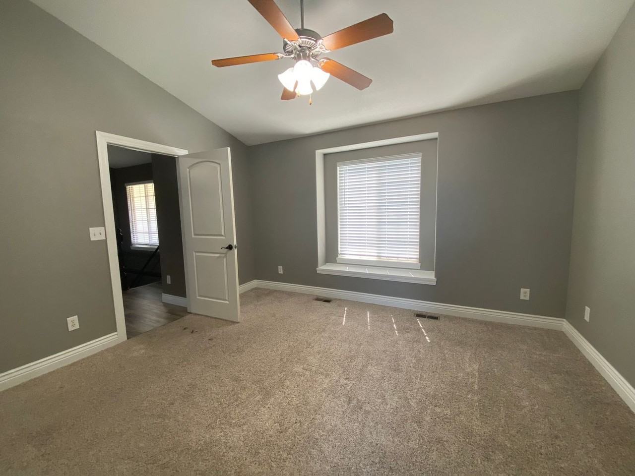 5324 S Ellis St - Photo 7 of 45