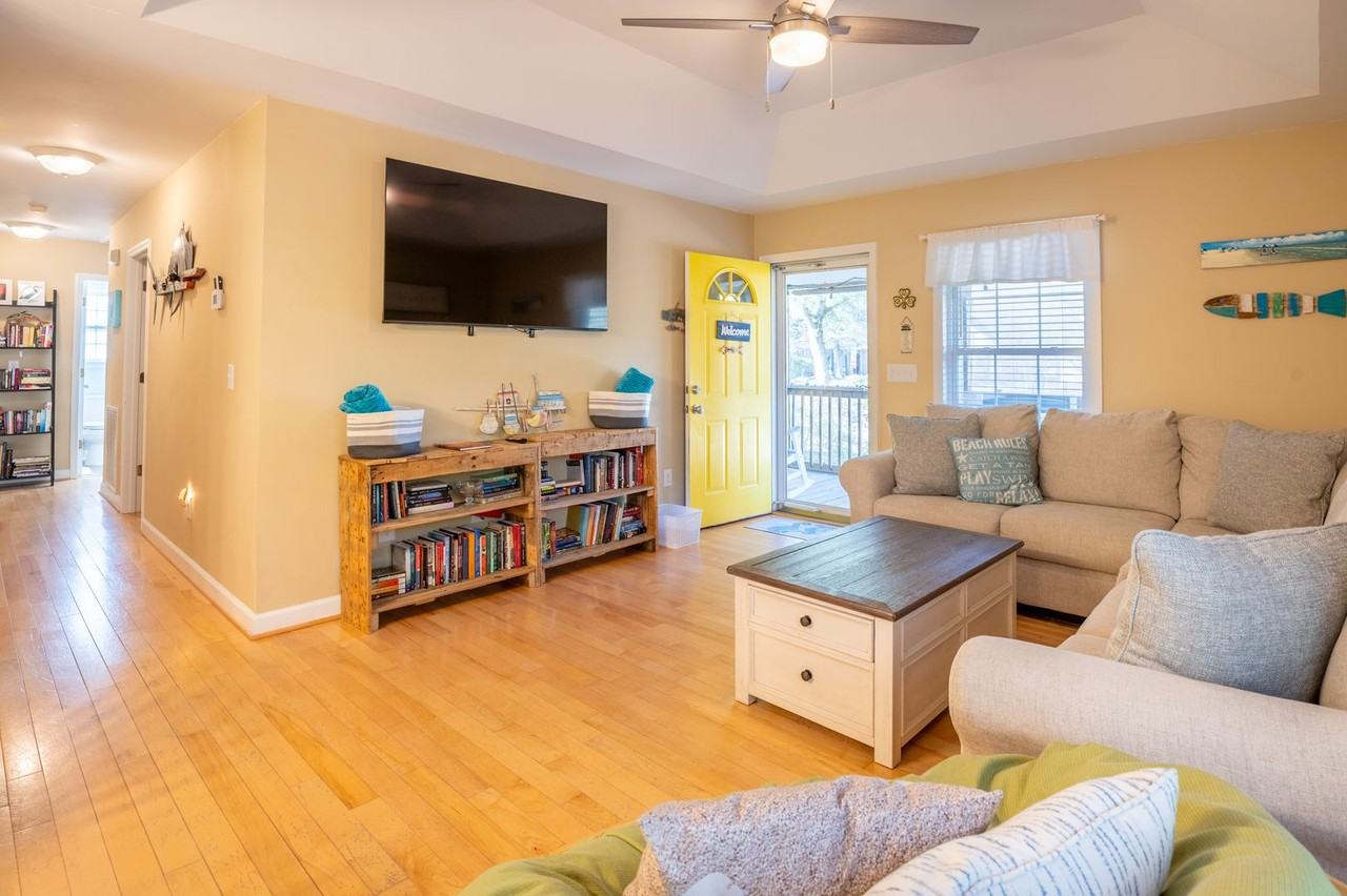 326 Northeast 47th Street - Photo 5 of 22