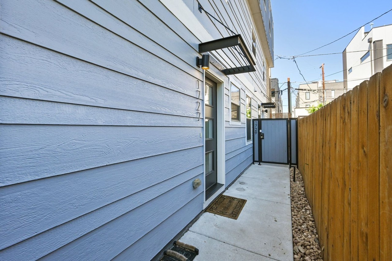 1727 Hooker St - Photo 2 of 27