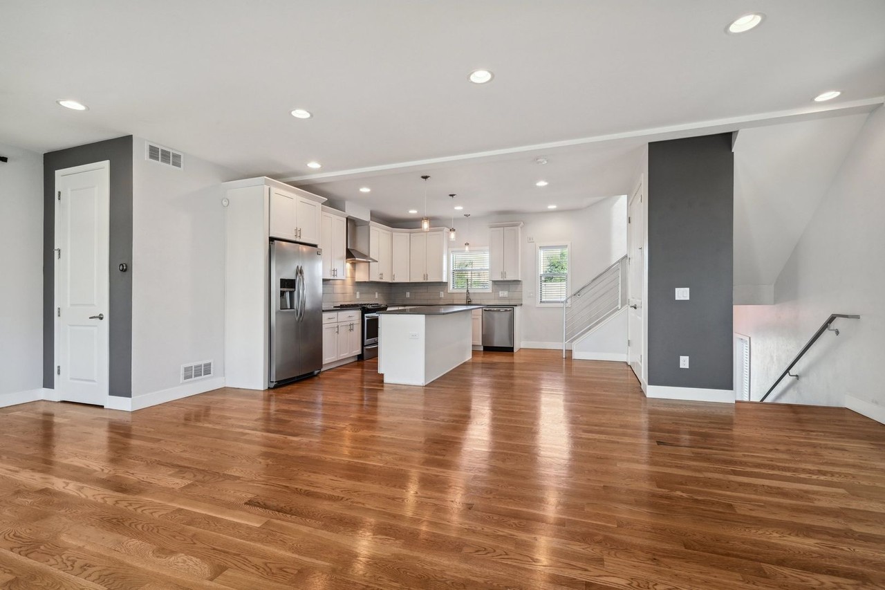 1727 Hooker St - Photo 5 of 27