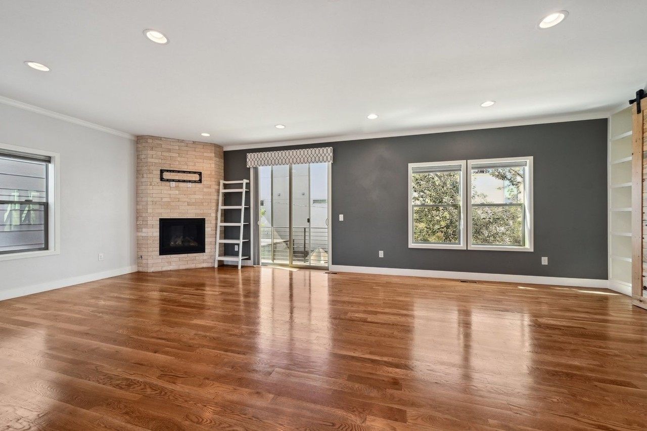 1727 Hooker St - Photo 6 of 27