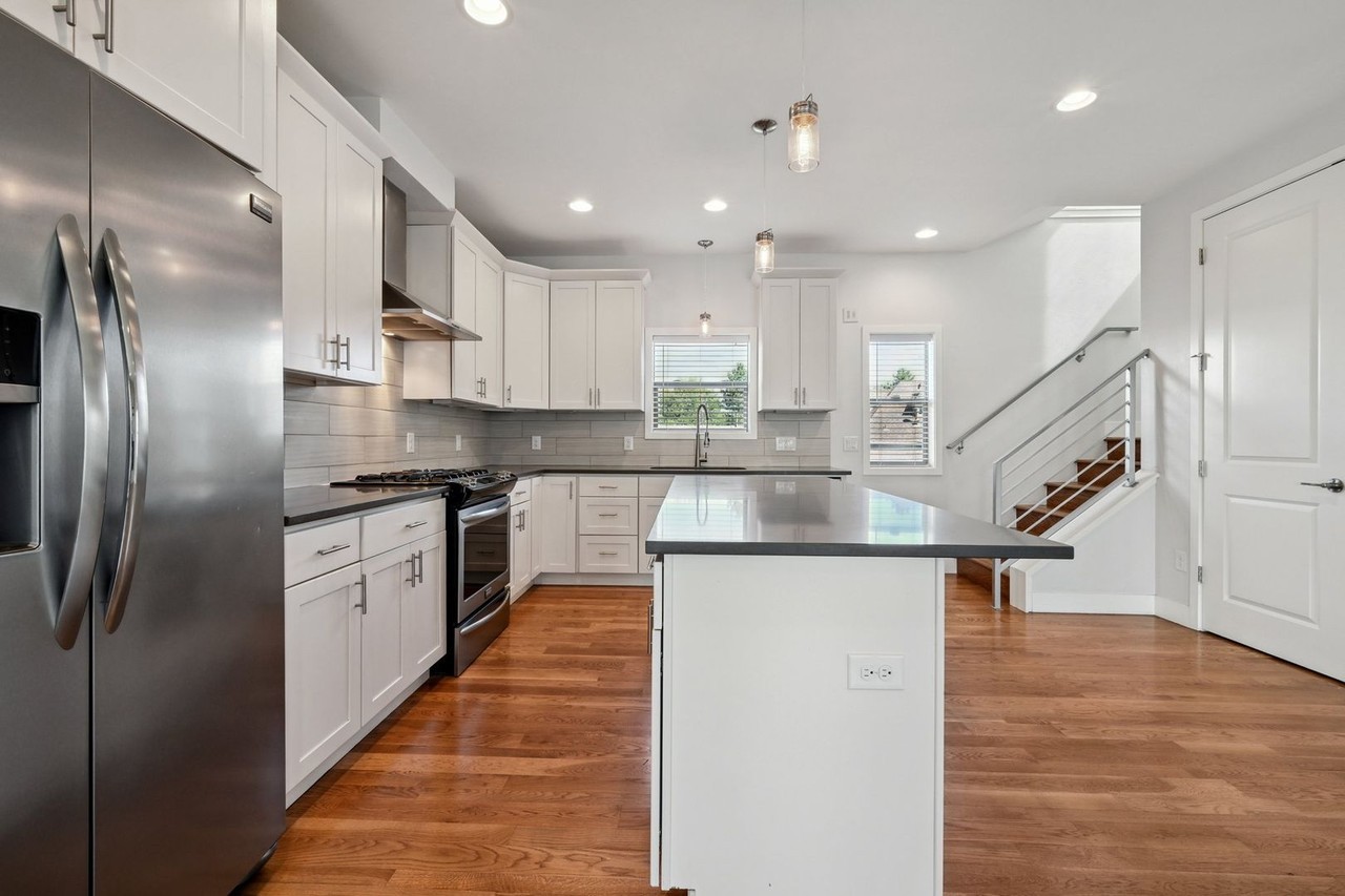 1727 Hooker St - Photo 7 of 27