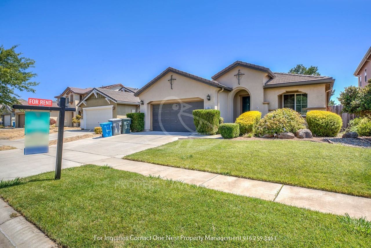 1362 Paddington Way - Photo 3 of 24