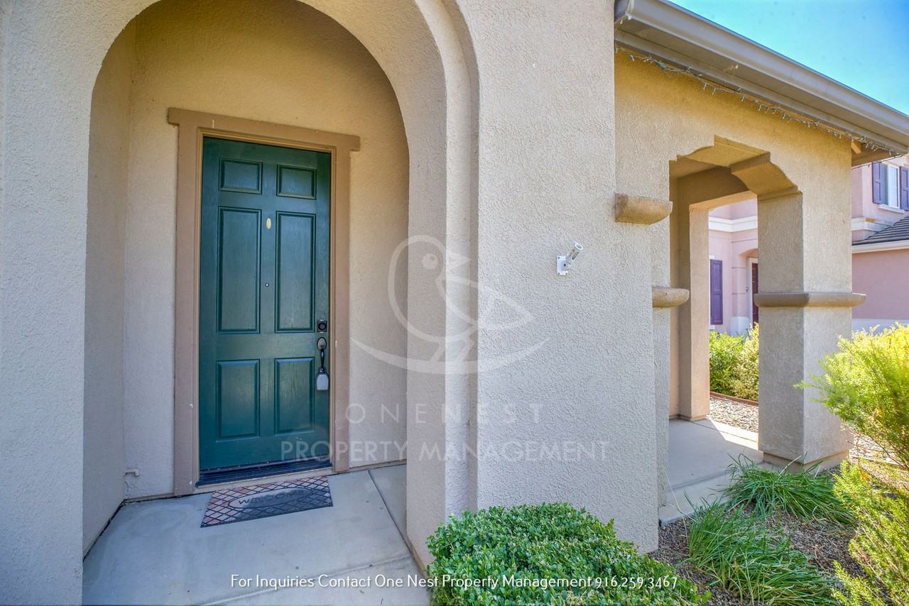1362 Paddington Way - Photo 4 of 24