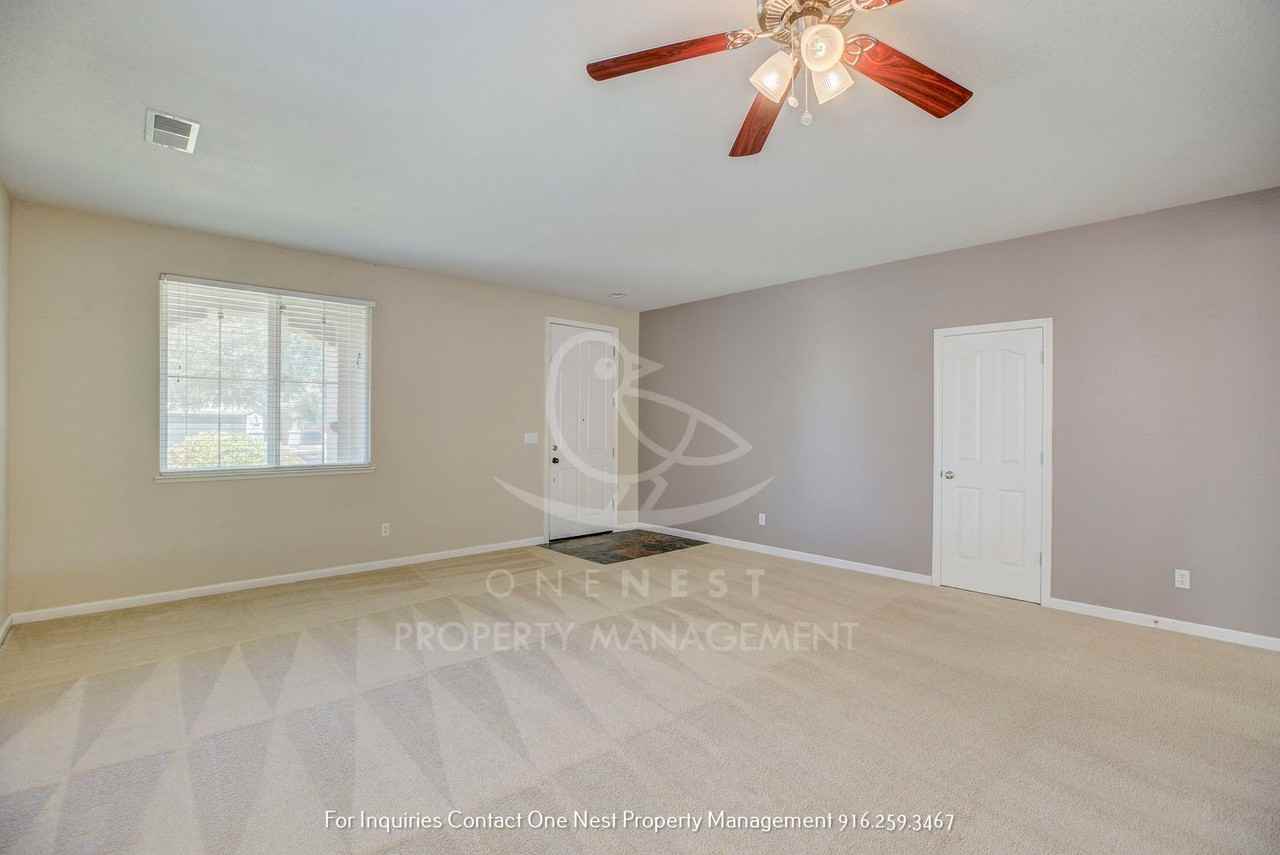1362 Paddington Way - Photo 6 of 24