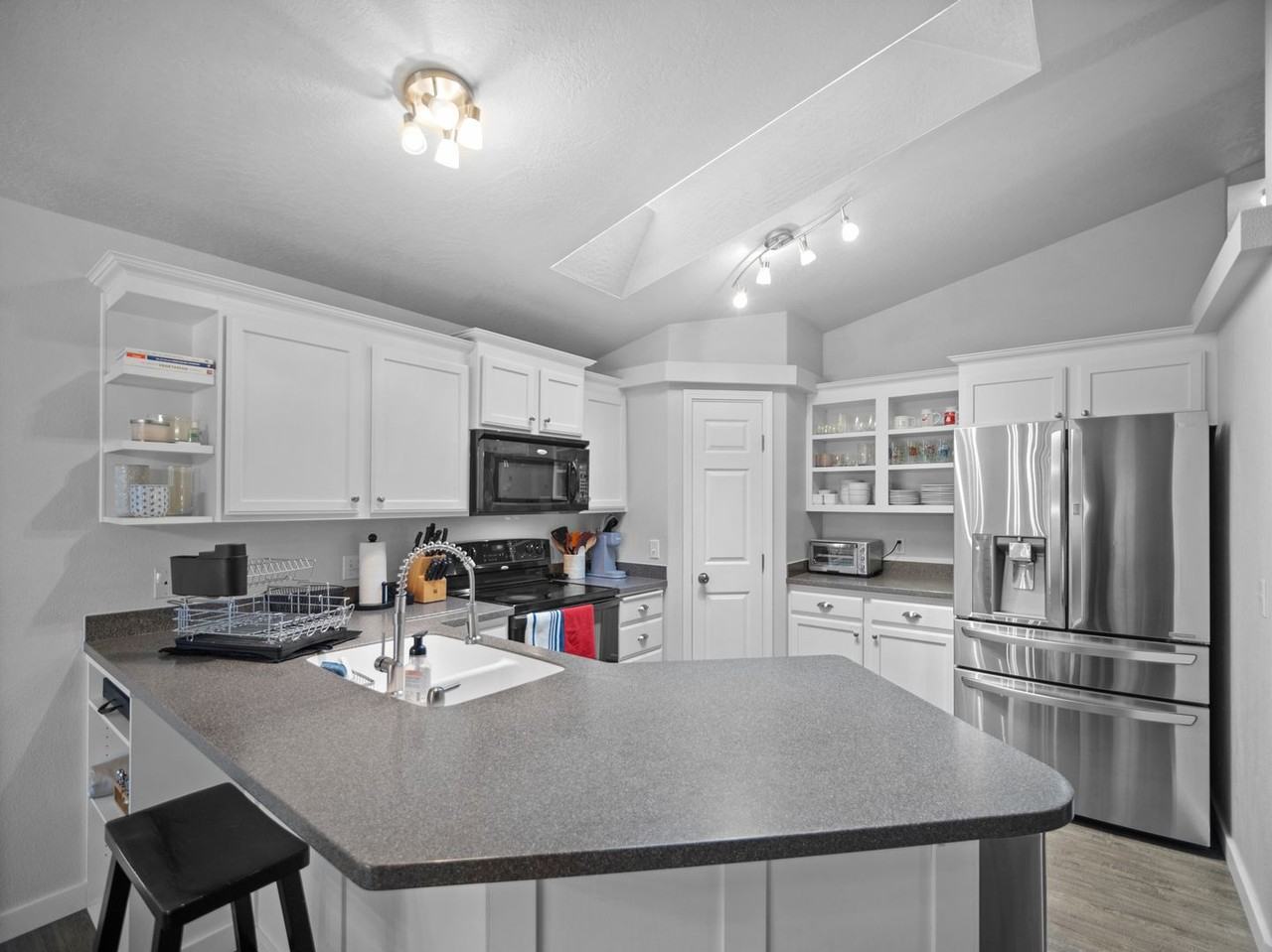 4511 E 15th Ave - Photo 5 of 50