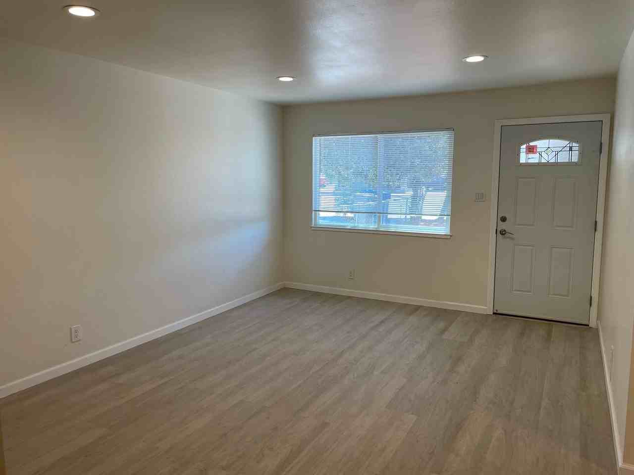 449 Matthews Ct - Photo 2 of 13