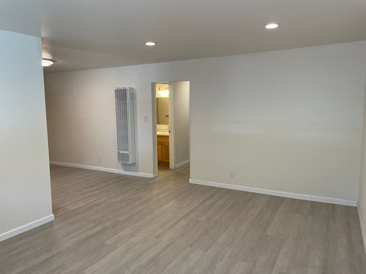 449 Matthews Ct - Photo 3 of 13