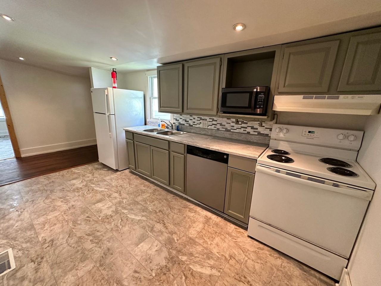 505 Hill St - Photo 7 of 16