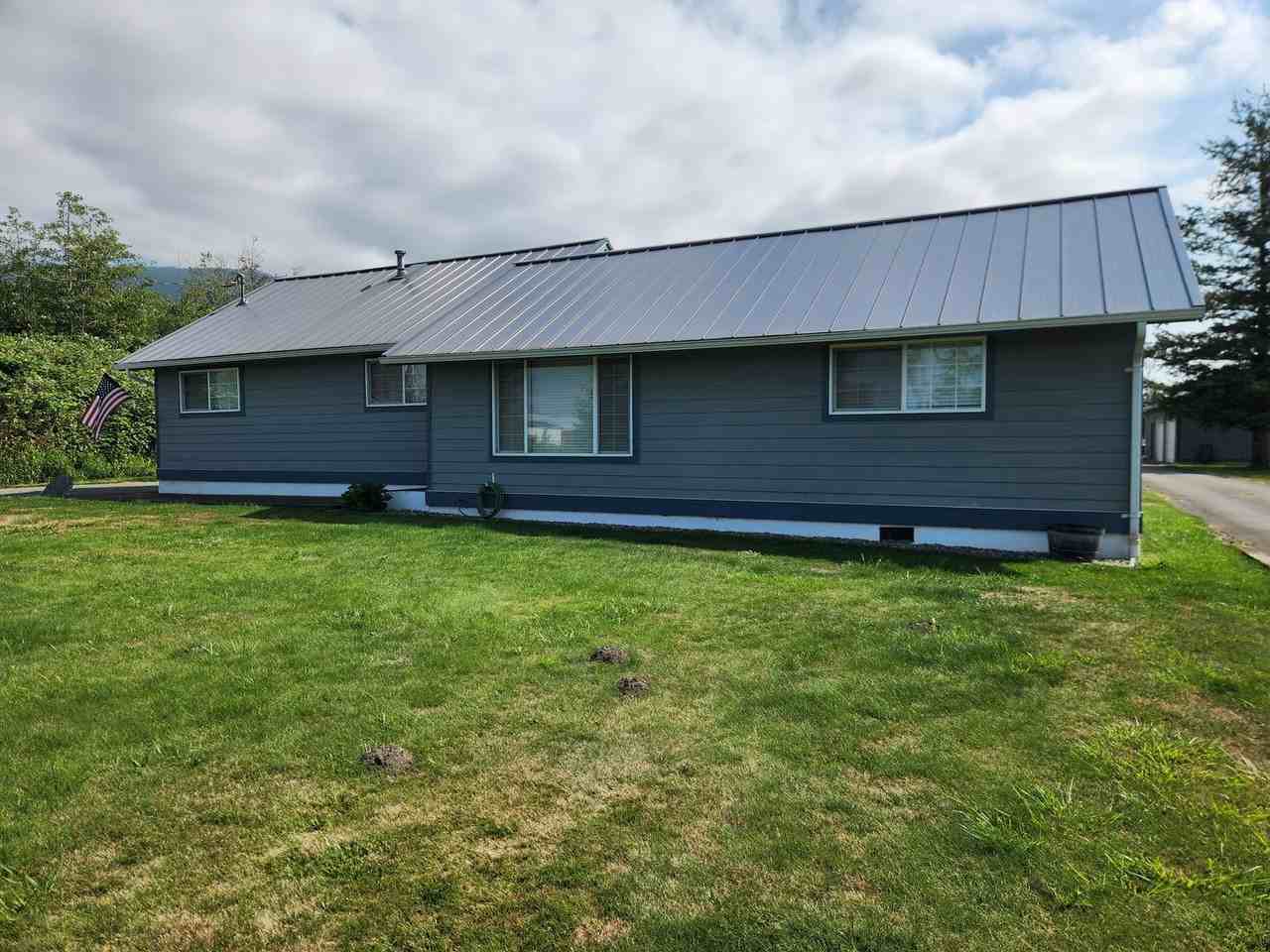 3647 S Pass Rd - Photo 2 of 22