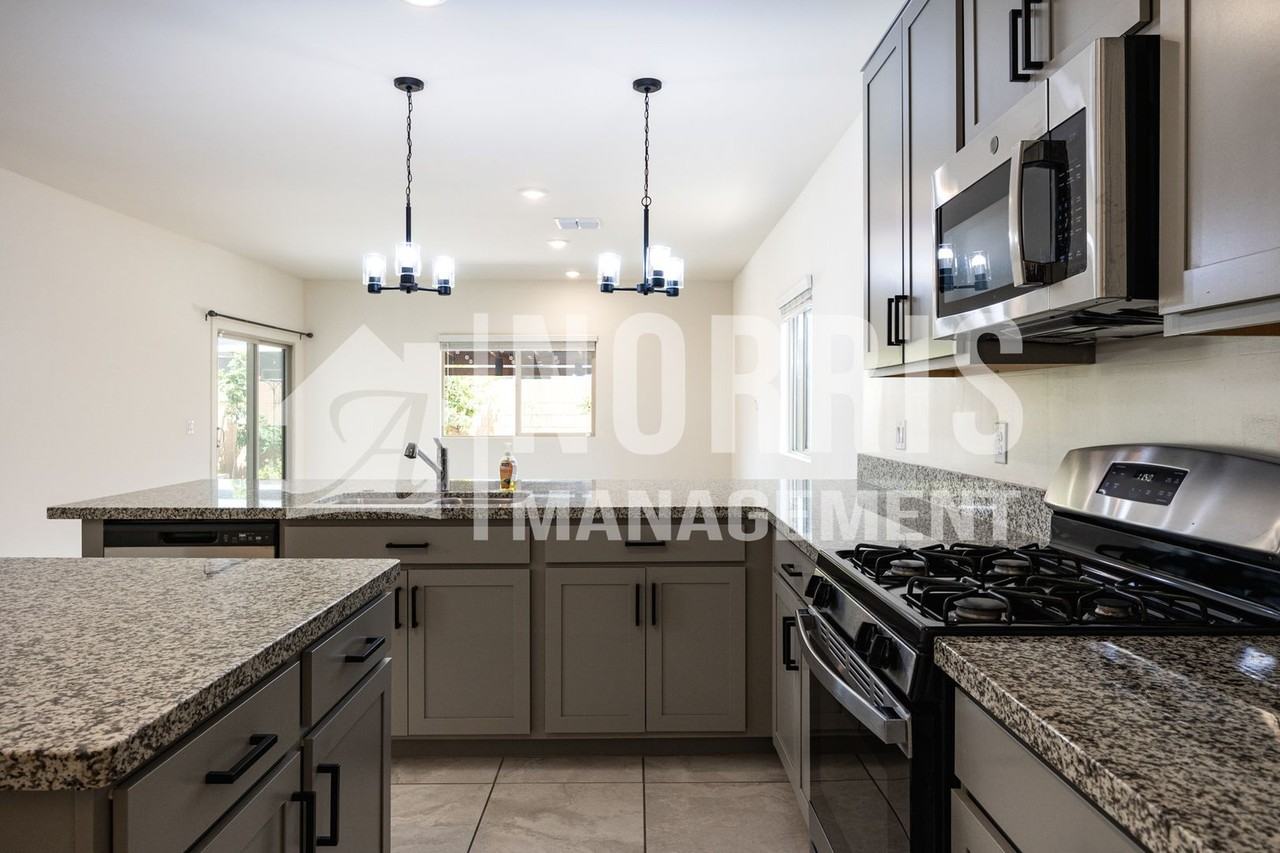 960 East Cactus Wren Drive - Photo 7 of 38