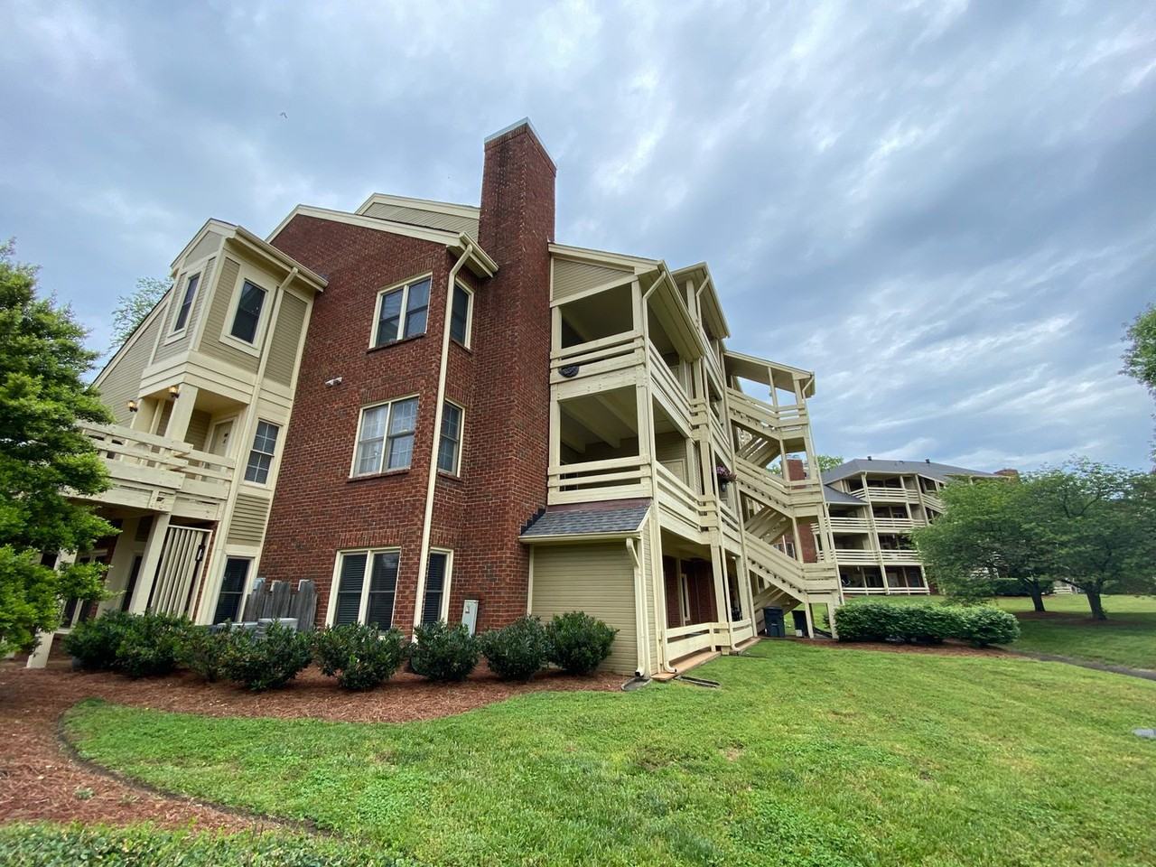 214 214 Boxmere Place - 214 Boxmere Place - Photo 2 of 22