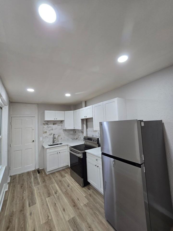 654 Eisenbrown St - Photo 2 of 11