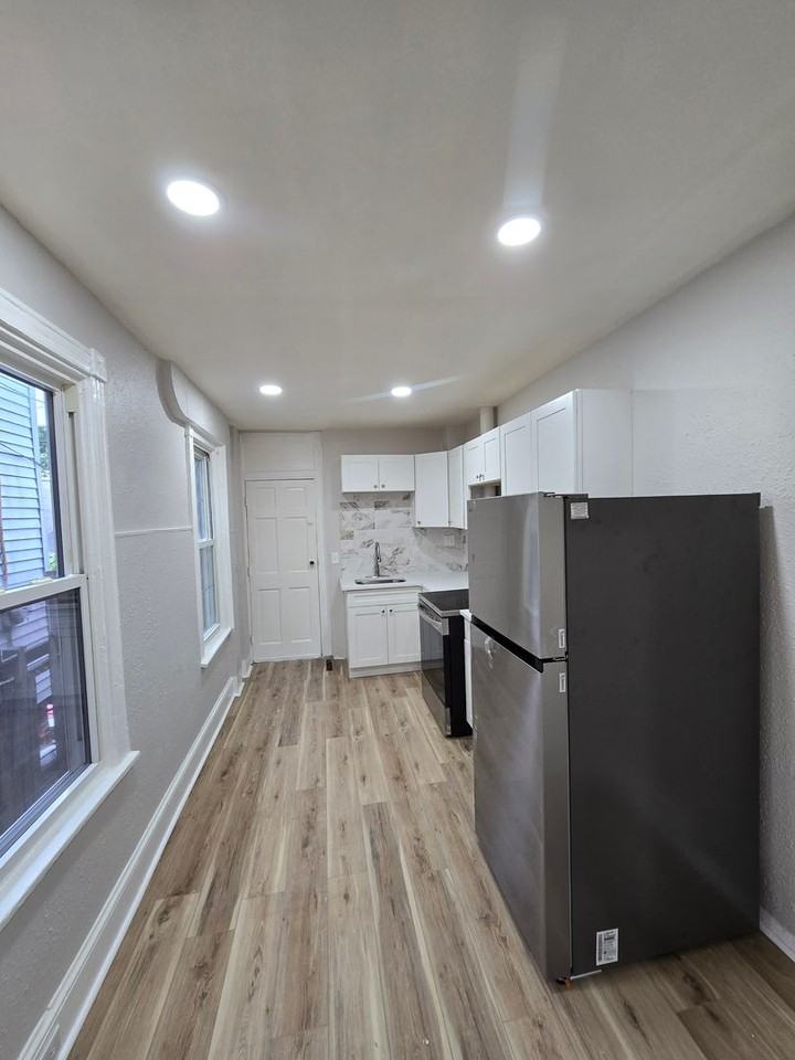 654 Eisenbrown St - Photo 3 of 11