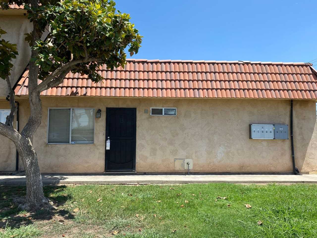 824 W Murray Ave #B - Photo 2 of 2