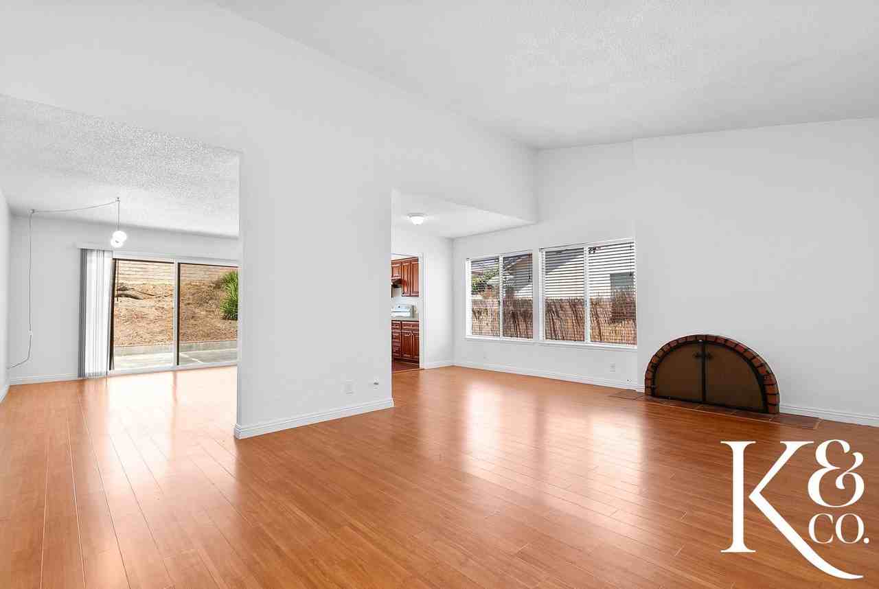 559 W Avenida De Las Flores - Photo 3 of 28
