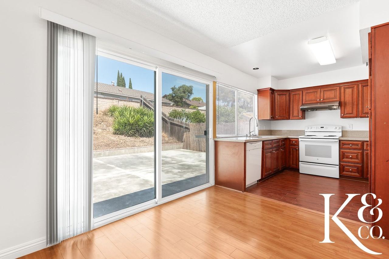 559 W Avenida De Las Flores - Photo 4 of 28