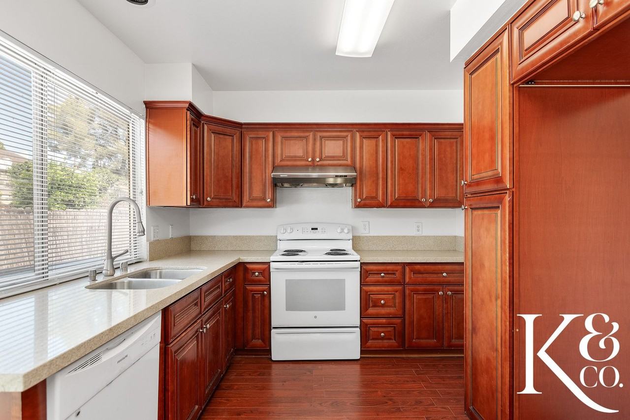 559 W Avenida De Las Flores - Photo 5 of 28