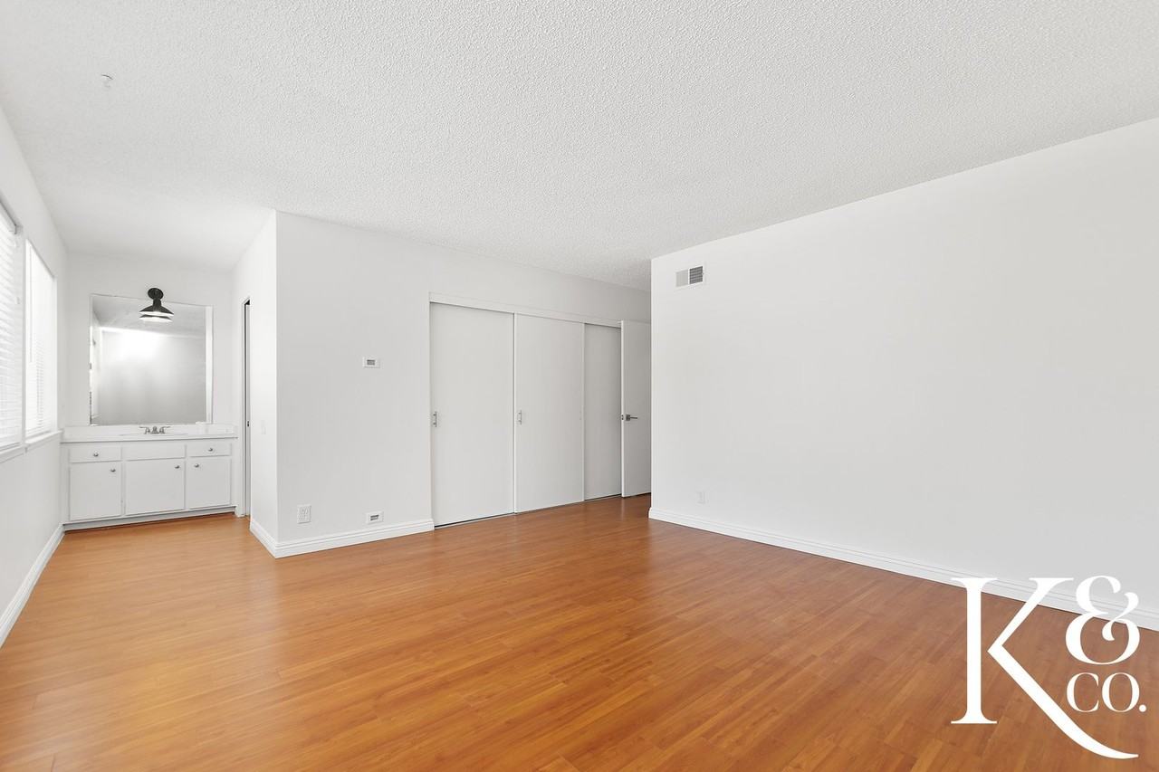 559 W Avenida De Las Flores - Photo 6 of 28