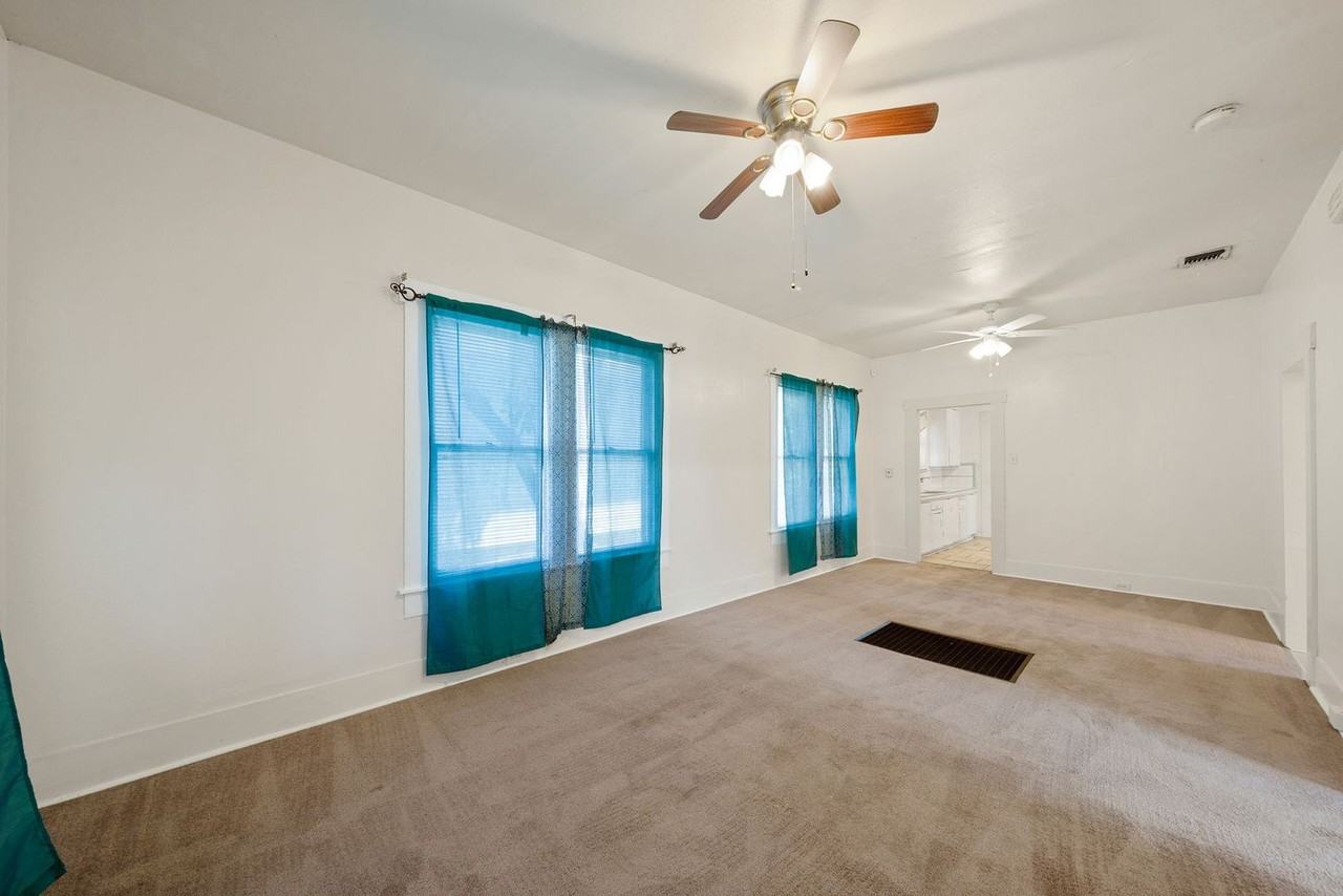 906 S Gevers St - Photo 2 of 20