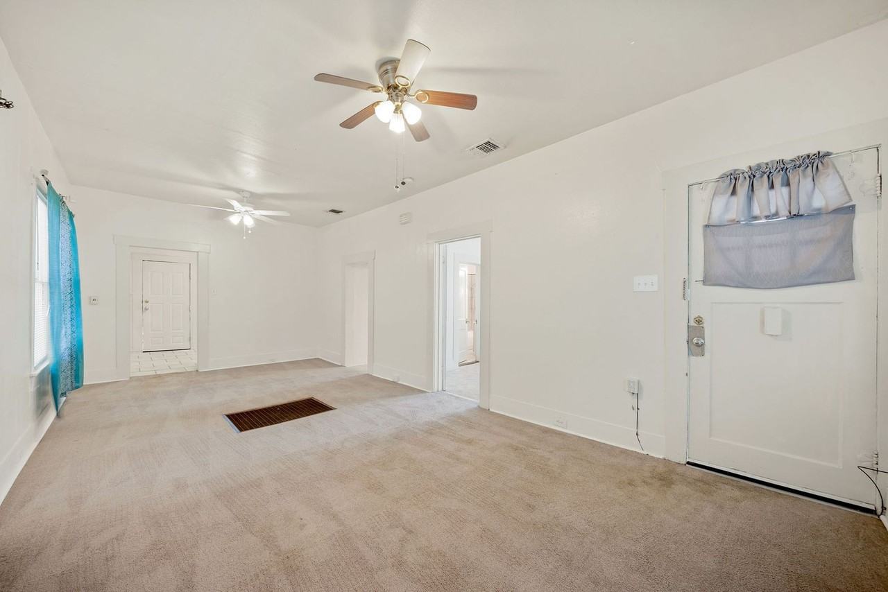 906 S Gevers St - Photo 3 of 20