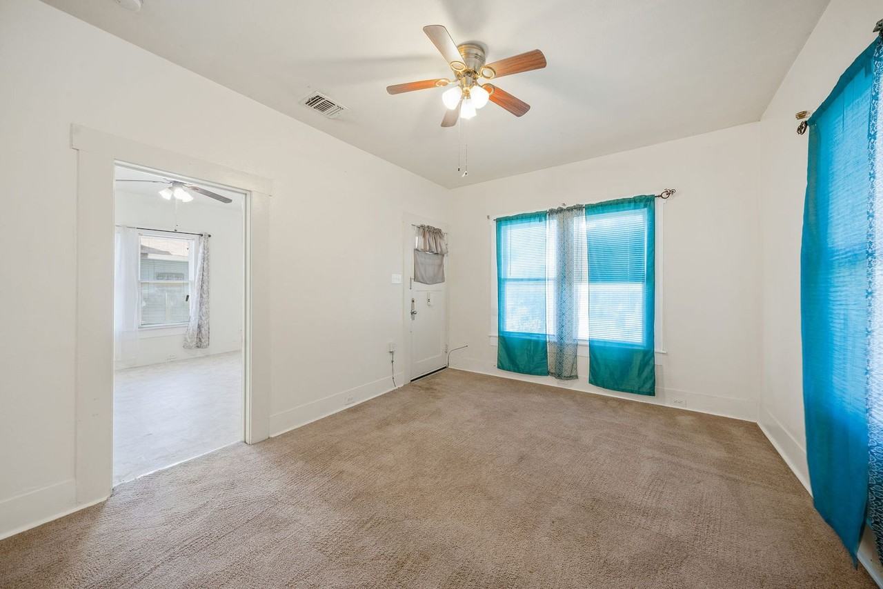 906 S Gevers St - Photo 4 of 20