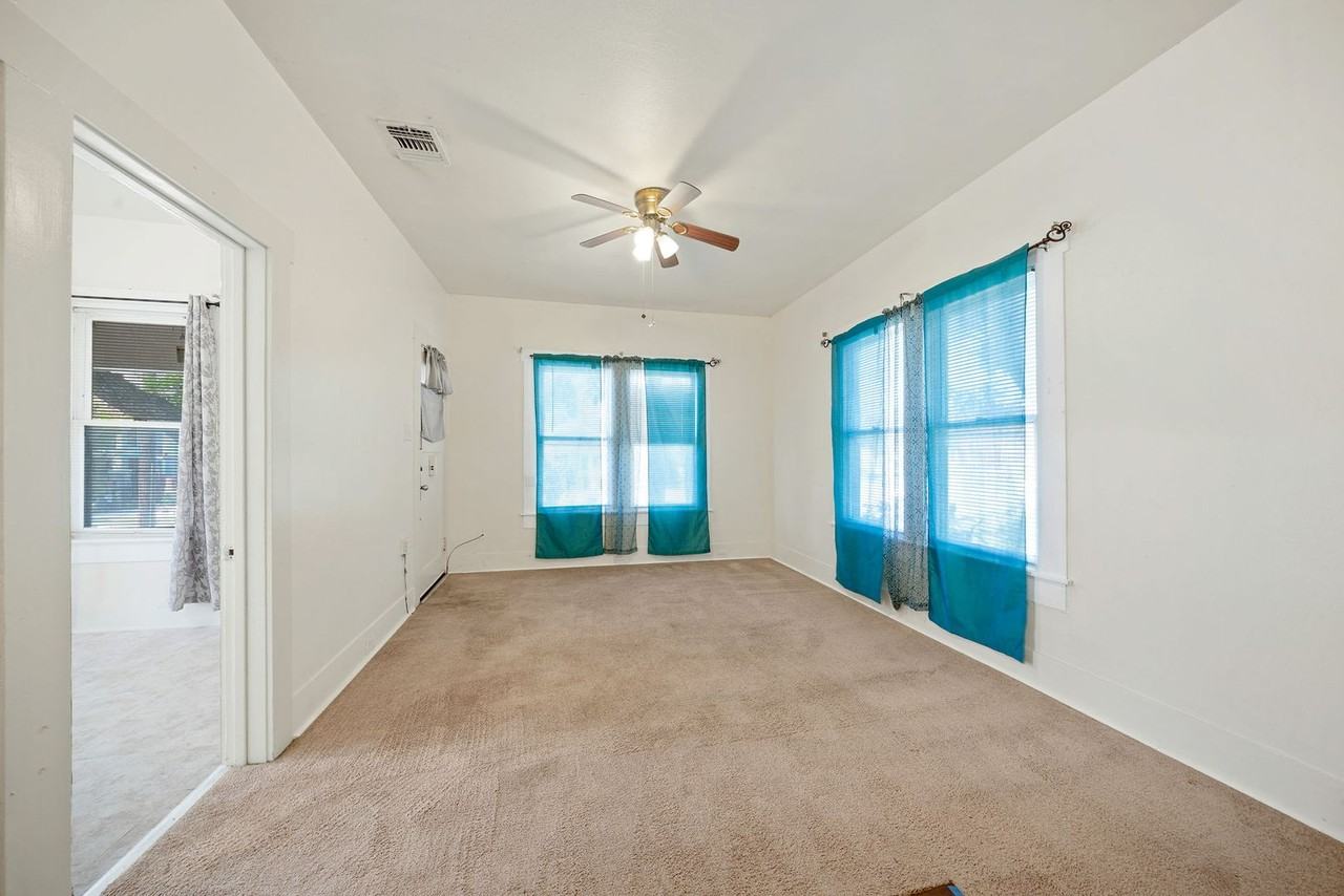 906 S Gevers St - Photo 5 of 20