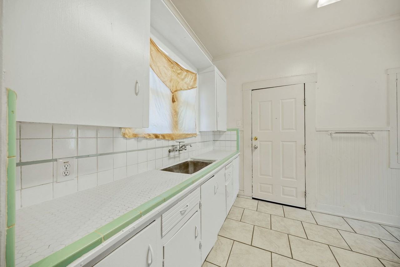 906 S Gevers St - Photo 6 of 20