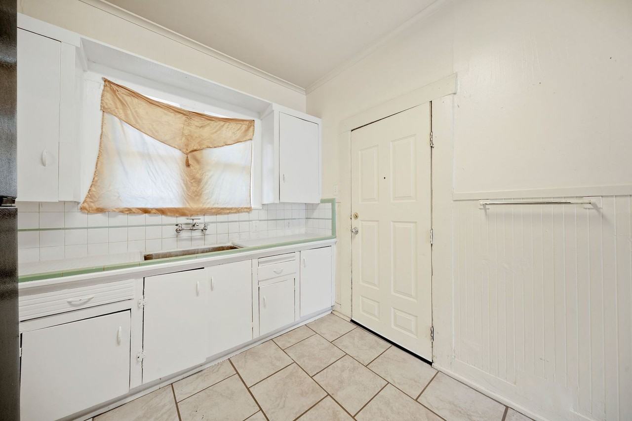 906 S Gevers St - Photo 7 of 20