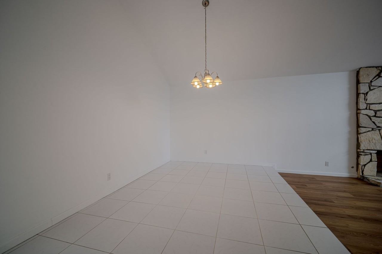 18950 Mount Walton Cir - Photo 4 of 41