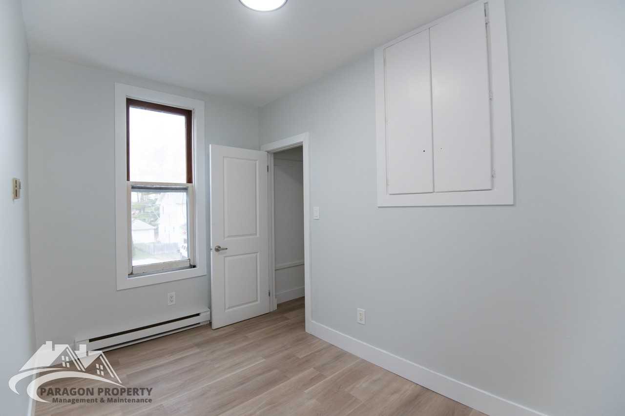 38 Baxter St - Photo 7 of 18