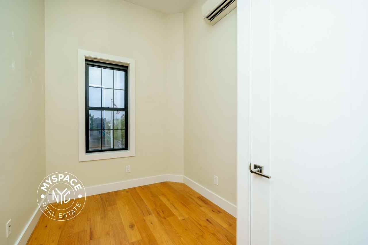 50 Starr St #3L - Photo 4 of 10