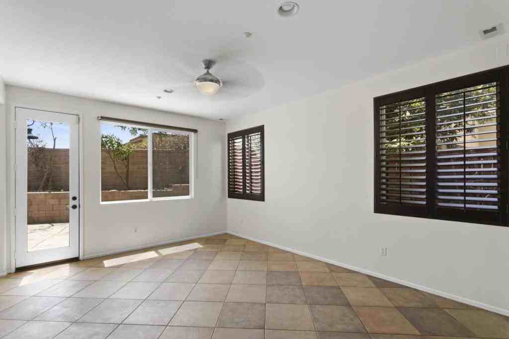 1667 Hyacinth Ave - Photo 3 of 28