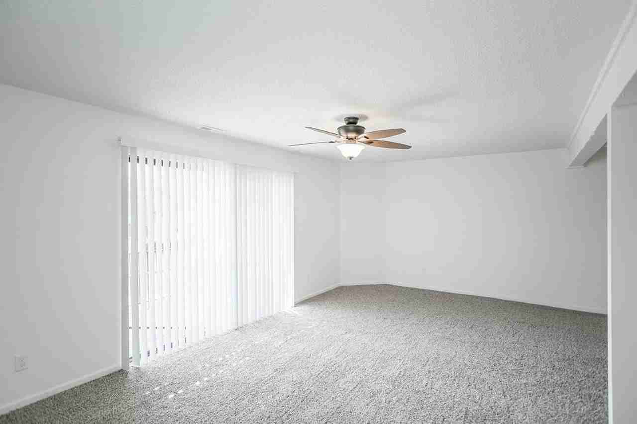 2310 W 26th St - Photo 6 of 36