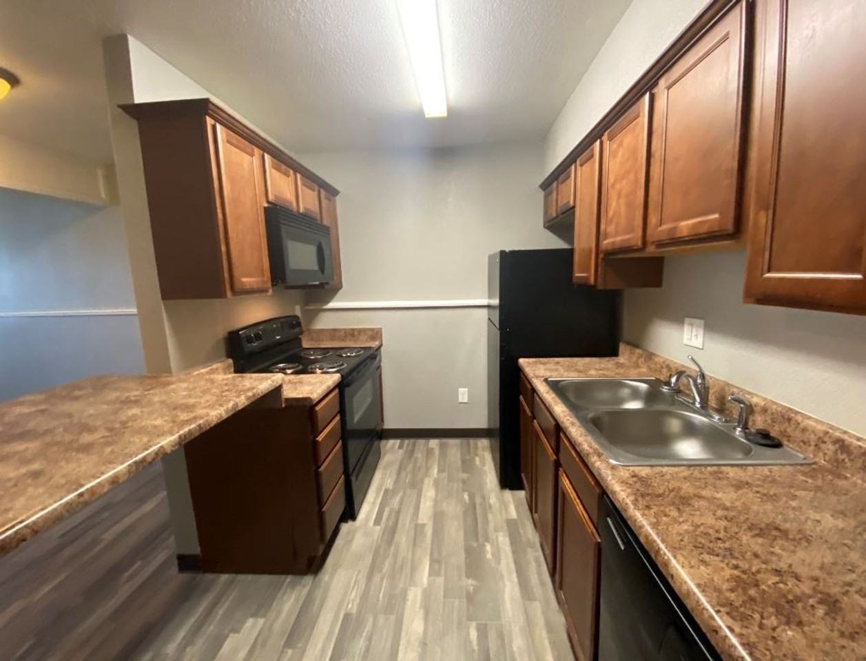 2310 W 26th St - Photo 3 of 36