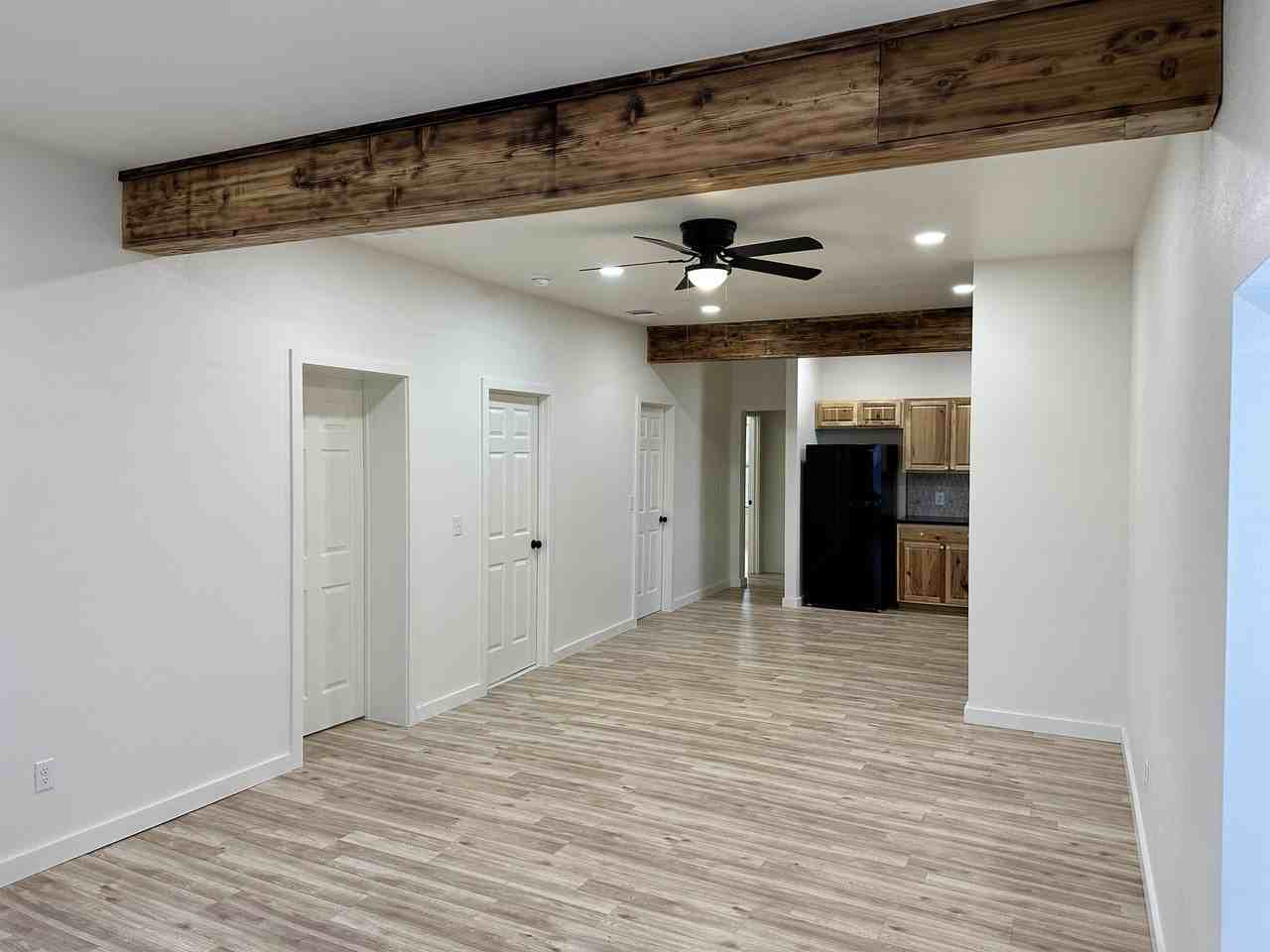 707 Gladys St - Photo 2 of 31