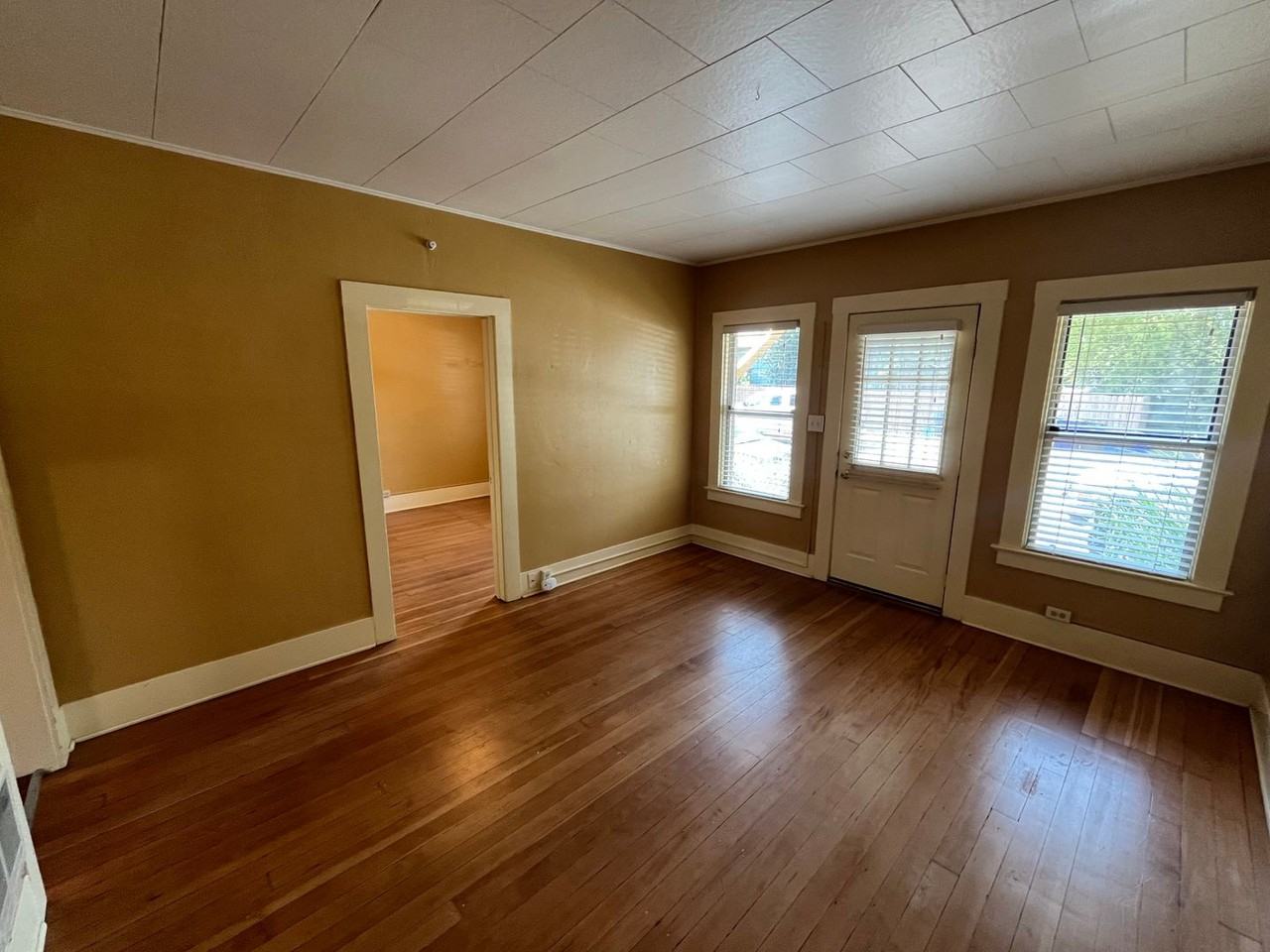 310 Nw Harriman St #8 - Photo 2 of 14