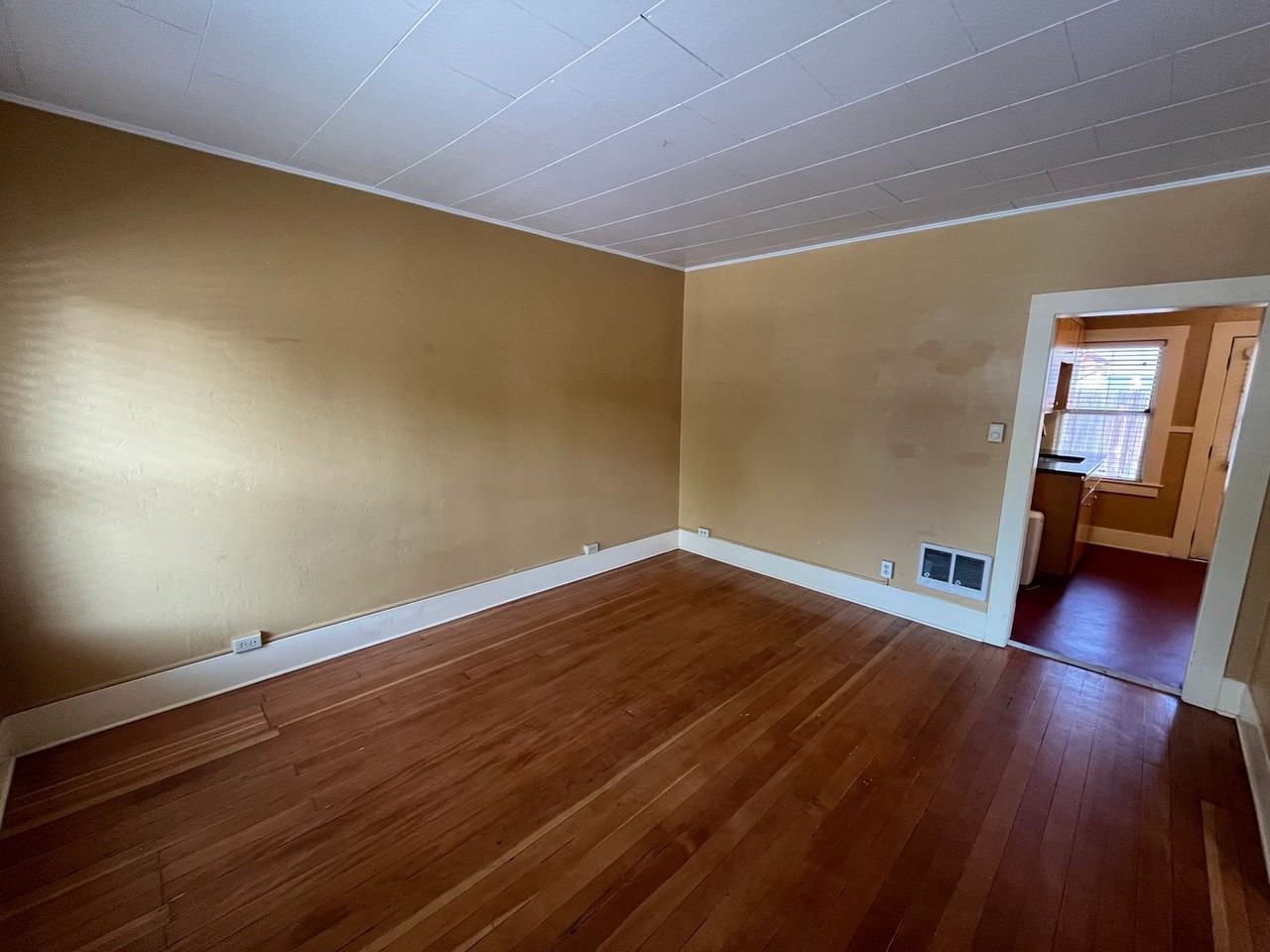 310 Nw Harriman St #8 - Photo 3 of 14