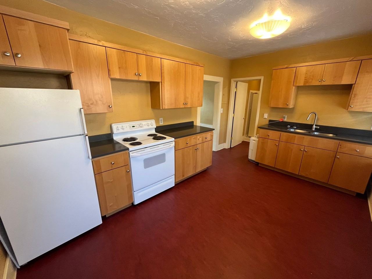 310 Nw Harriman St #8 - Photo 4 of 14