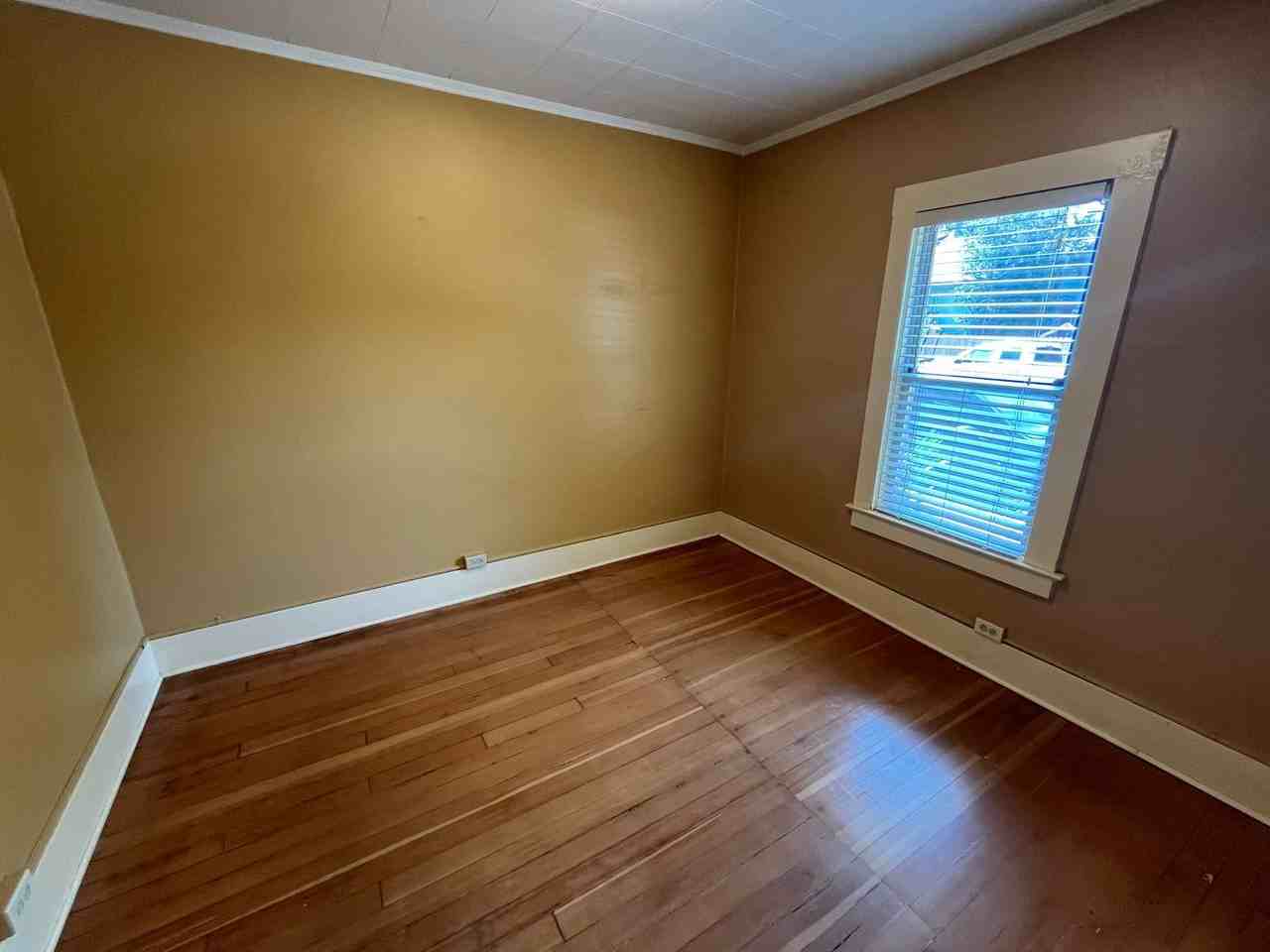 310 Nw Harriman St #8 - Photo 6 of 14