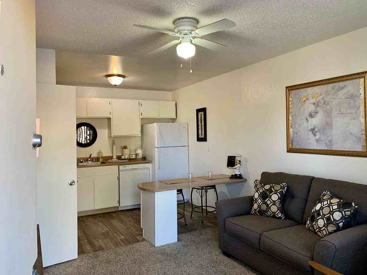 Sunset Vista Apartments - Photo 3 of 9