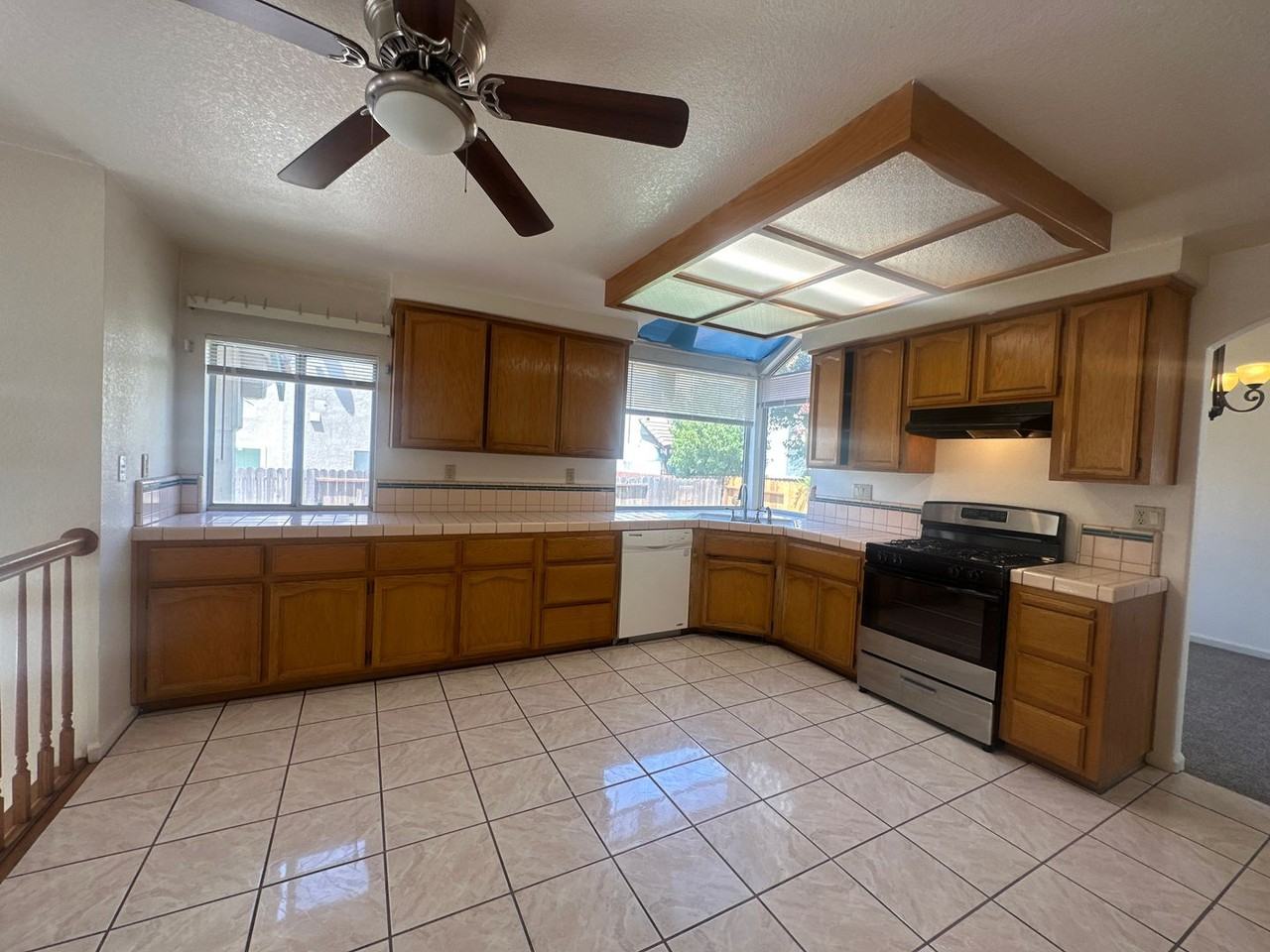 325 Melbourne Dr - Photo 2 of 42