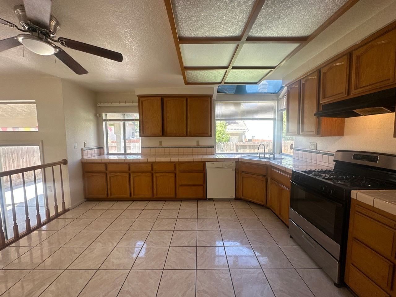 325 Melbourne Dr - Photo 3 of 42