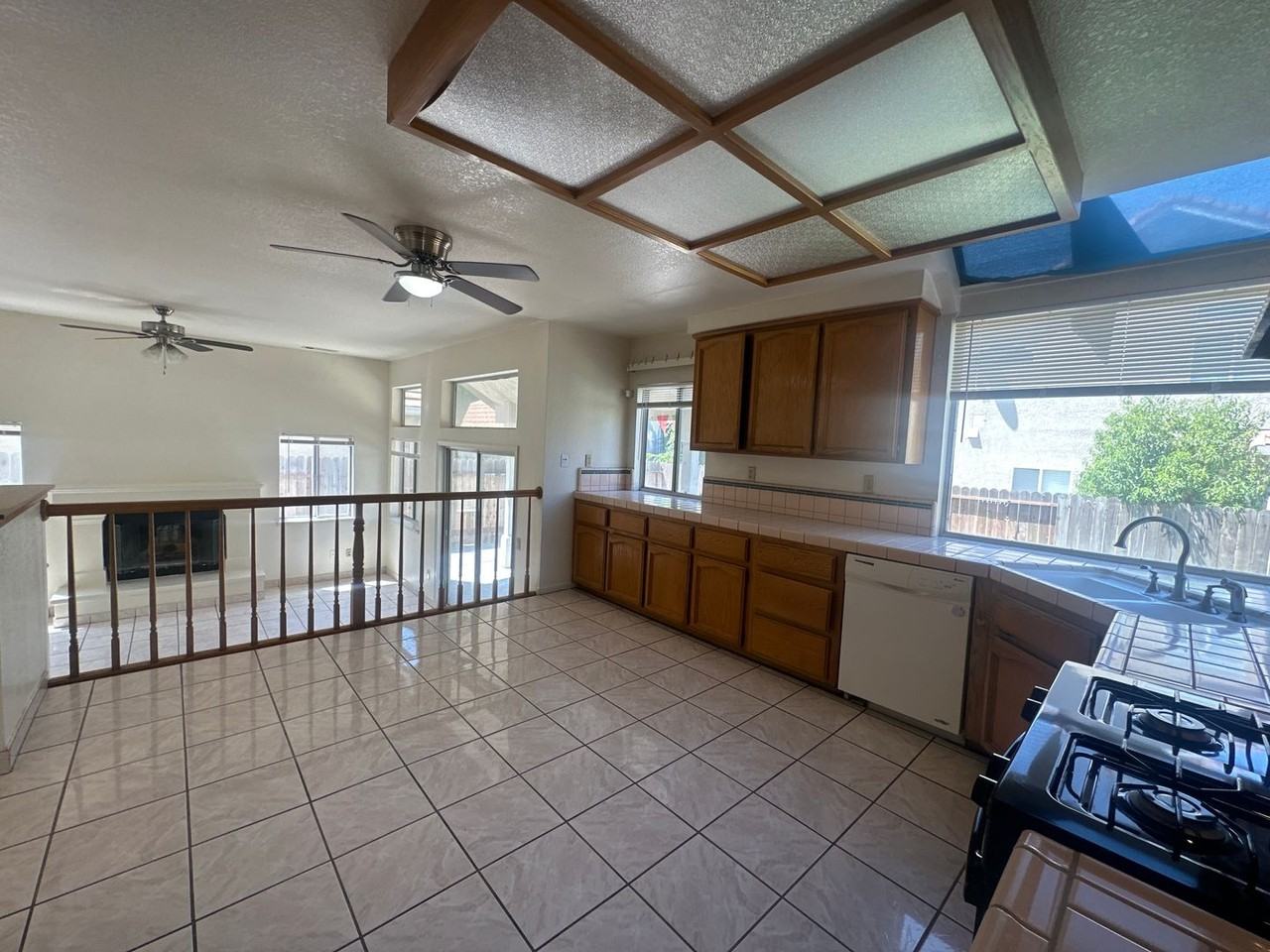 325 Melbourne Dr - Photo 4 of 42