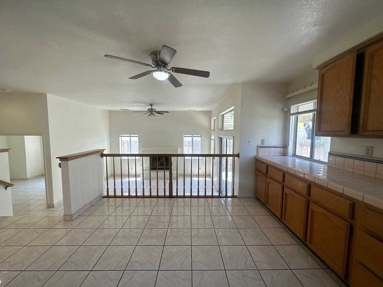 325 Melbourne Dr - Photo 5 of 42