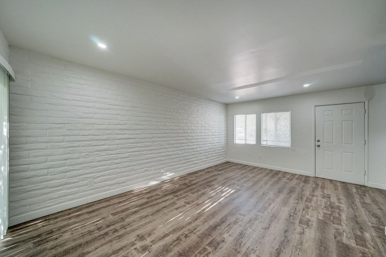 2919 N 38th St #3 - Photo 3 of 23