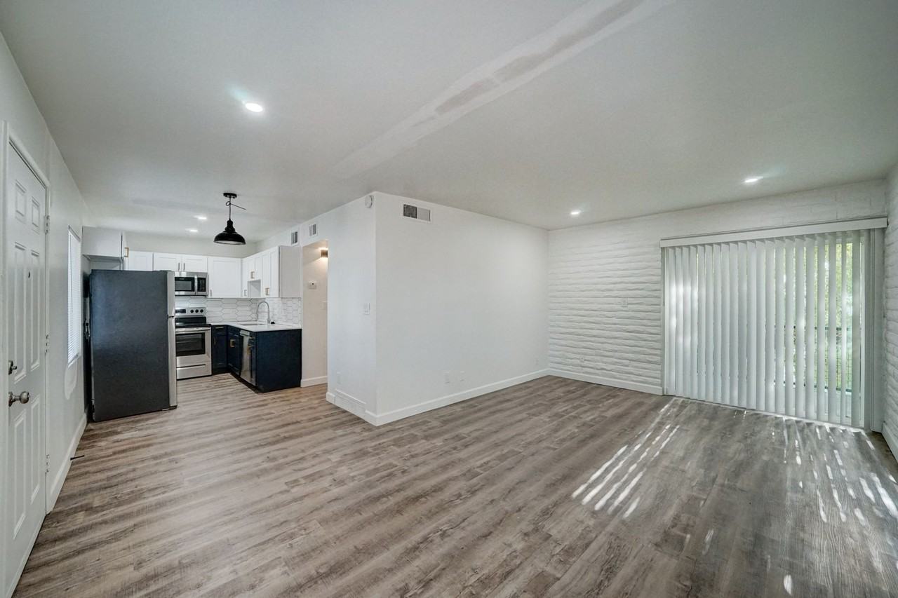 2919 N 38th St #3 - Photo 5 of 23