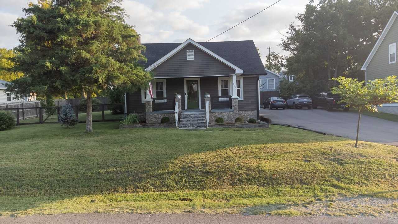 520 Elgin St - Photo 2 of 31