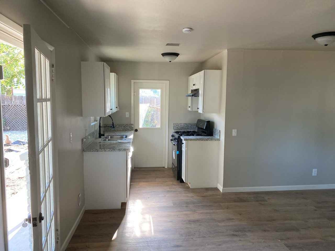 409 -410 -208 Albert Ave. - Photo 2 of 11